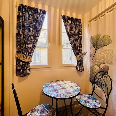 La Du Chateau - Center Of