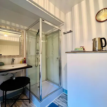 La Du Chateau - Center Of *