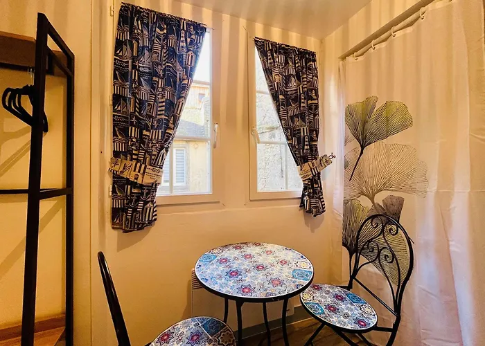 La Du Chateau - Center Of